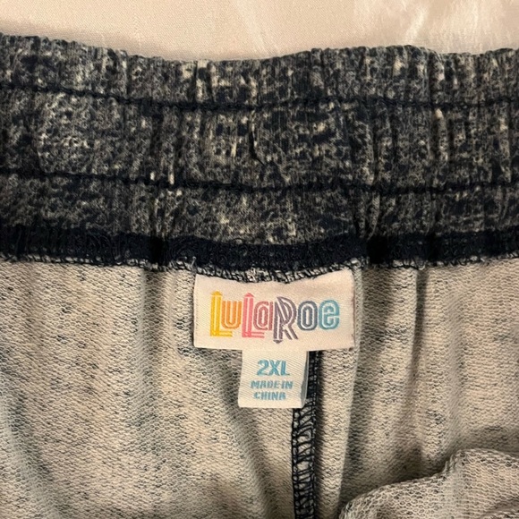 Lularoe 2x Jamie shorts - Picture 2 of 3